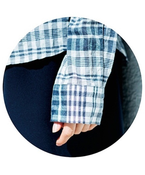 IEDIT（イディット）の「【UVカット８０％以上】ＩＥＤＩＴ　ＬＡＢＯ　さらりＵＶ対策！くしゅっとやわらか素材のシャツパーカー　  （パーカー・レディース・ブラック系その他/ネイビー・MEDIUM/X-LARGE/XX-LARGE/LARGE/SMALL）」の4枚目の写真