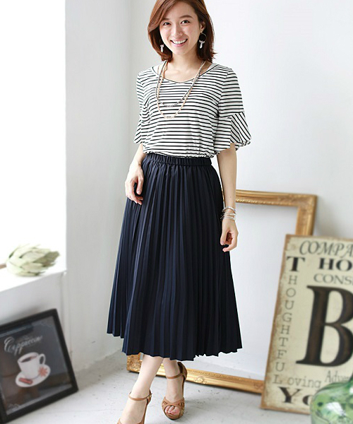 REAL CUBE（リアルキューブ）の「Hunch ウエストゴムシルキープリーツスカート（スカート・レディース・ネイビー/ピンクベージュ/ベージュ・M）」の8枚目の写真