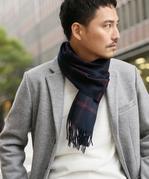 GLOBAL WORK(グローバルワーク)の「カシミヤブレンドマフラー(柄)/729631(マフラー・メンズ・レッド/ベージュ/ダークグレー/イエロー/ブルー系その他/ダークブルー/ネイビー/カーキ/ライトブルー/グレー・FREE)」の8枚目の写真