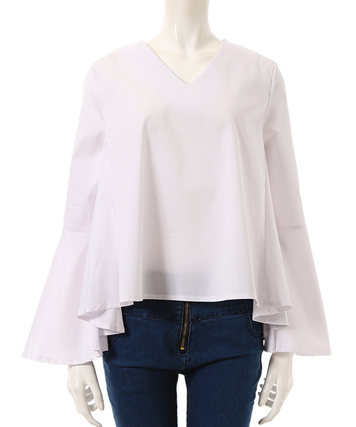 fifth（フィフス）の「フレアスリーブVネックブラウス（シャツ/ブラウス・レディース・ブラック/ホワイト・MEDIUM）」の2枚目の写真