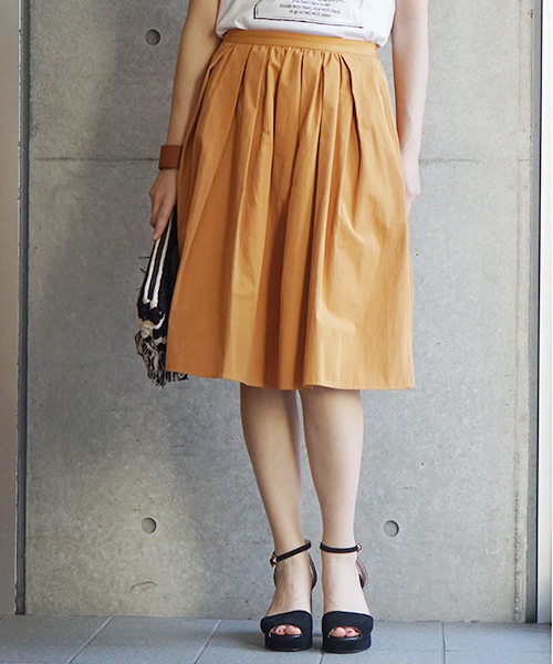 laboratory work（ラボラトリーワーク）の「グログランランダムタックスカート（スカート・レディース・マスタード/カーキ/グリーン・MEDIUM）」の3枚目の写真