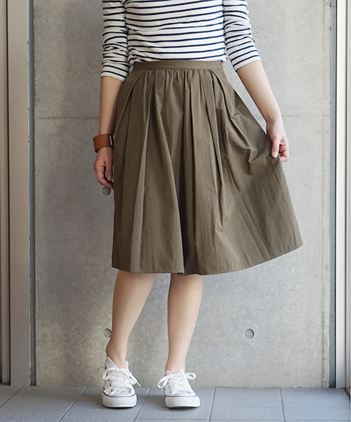 laboratory work（ラボラトリーワーク）の「グログランランダムタックスカート（スカート・レディース・マスタード/カーキ/グリーン・MEDIUM）」の5枚目の写真