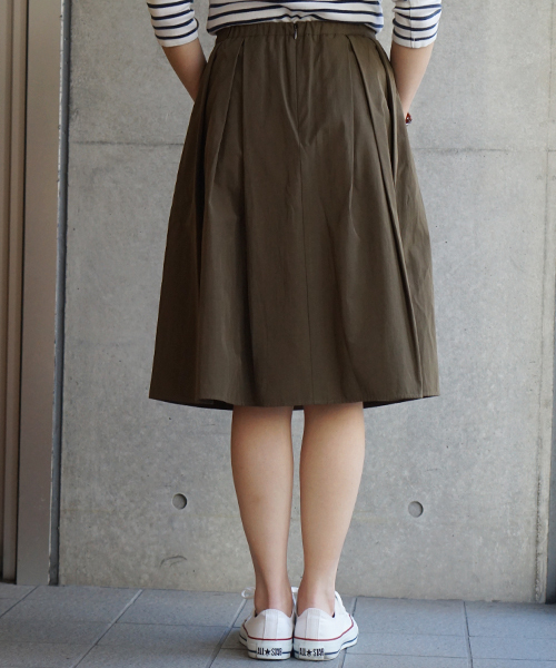 laboratory work（ラボラトリーワーク）の「グログランランダムタックスカート（スカート・レディース・マスタード/カーキ/グリーン・MEDIUM）」の6枚目の写真