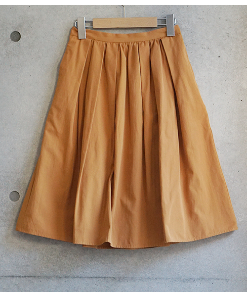 laboratory work（ラボラトリーワーク）の「グログランランダムタックスカート（スカート・レディース・マスタード/カーキ/グリーン・MEDIUM）」の14枚目の写真