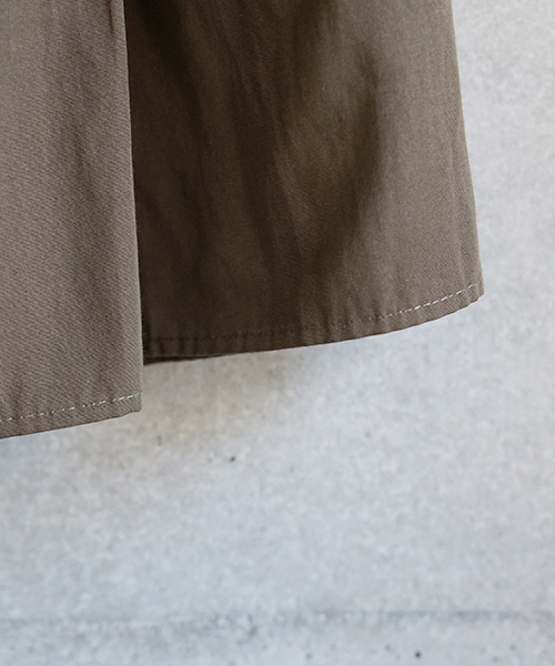 laboratory work（ラボラトリーワーク）の「グログランランダムタックスカート（スカート・レディース・マスタード/カーキ/グリーン・MEDIUM）」の16枚目の写真