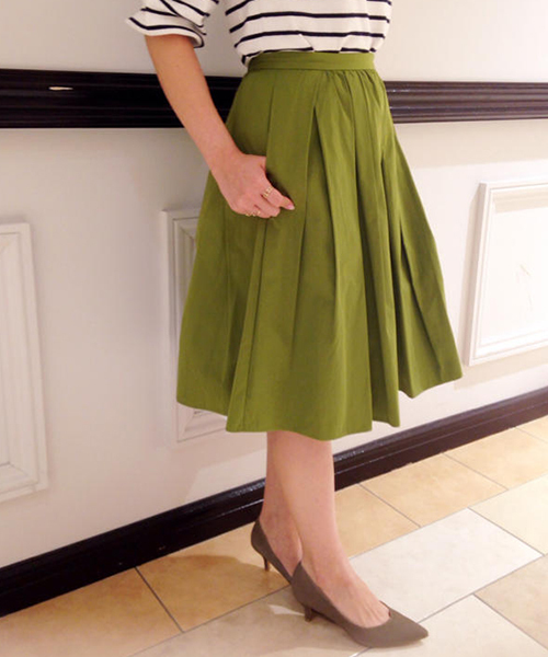 laboratory work（ラボラトリーワーク）の「グログランランダムタックスカート（スカート・レディース・マスタード/カーキ/グリーン・MEDIUM）」の4枚目の写真