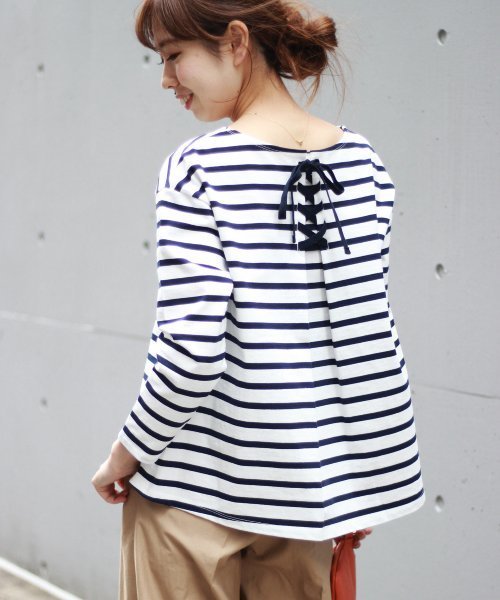 Spick & Span(スピックアンドスパン)の「デラヴェジャージーBACKレースアップ2◆(Tシャツ/カットソー・レディース・ホワイト/ブラック系その他/ホワイト×ネイビー・FREE)」の2枚目の写真