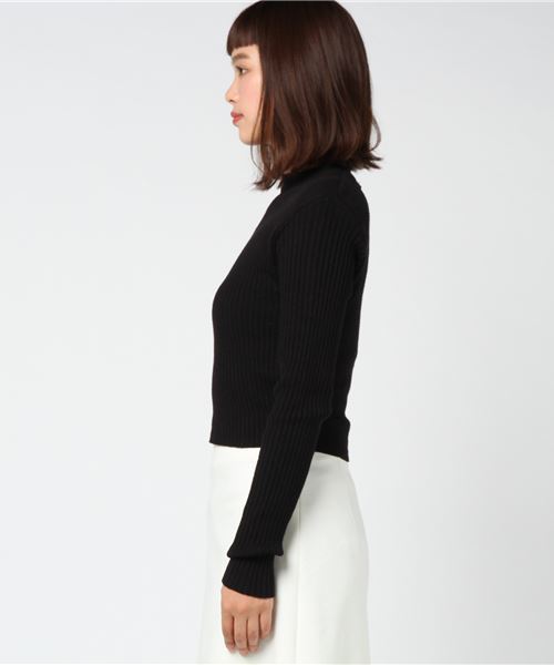 SLY（スライ）の「POWERSHOULDER CROPPED TOPS（ニット/セーター・レディース・ブラック/ベージュ/オレンジ・2/1）」の7枚目の写真