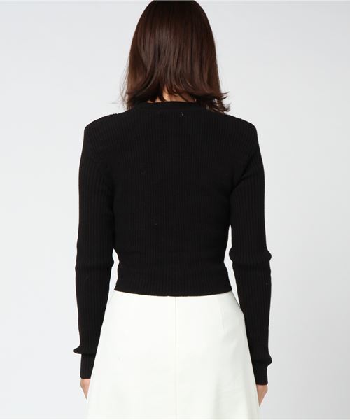 SLY（スライ）の「POWERSHOULDER CROPPED TOPS（ニット/セーター・レディース・ブラック/ベージュ/オレンジ・2/1）」の8枚目の写真