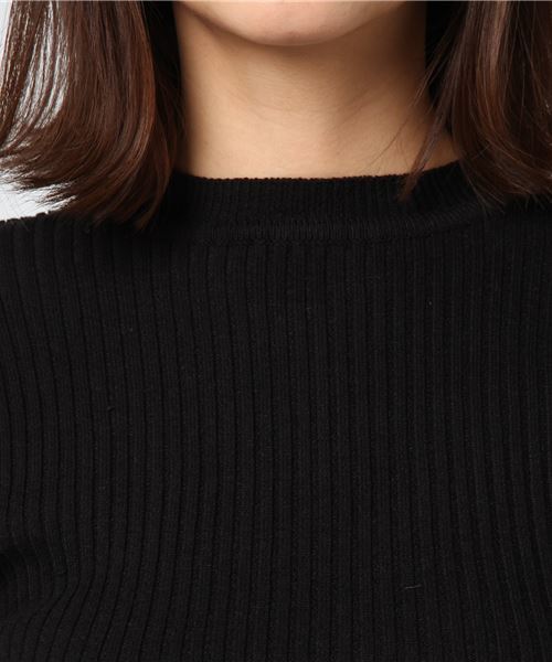 SLY（スライ）の「POWERSHOULDER CROPPED TOPS（ニット/セーター・レディース・ブラック/ベージュ/オレンジ・2/1）」の4枚目の写真