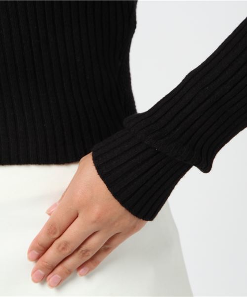 SLY（スライ）の「POWERSHOULDER CROPPED TOPS（ニット/セーター・レディース・ブラック/ベージュ/オレンジ・2/1）」の6枚目の写真