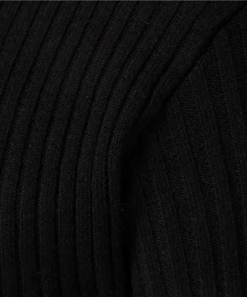 SLY（スライ）の「POWERSHOULDER CROPPED TOPS（ニット/セーター・レディース・ブラック/ベージュ/オレンジ・2/1）」の5枚目の写真