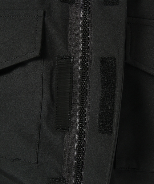 BEAUTY&YOUTH UNITED ARROWS（ビューティーアンドユースユナイテッドアローズ）の「＜Canada Goose＞ KAMLOOPS BYSP/ダウンジャケット（ダウンジャケット/コート・メンズ・ブラック/ネイビー・X-SMALL/SMALL/MEDIUM/LARGE）」の11枚目の写真