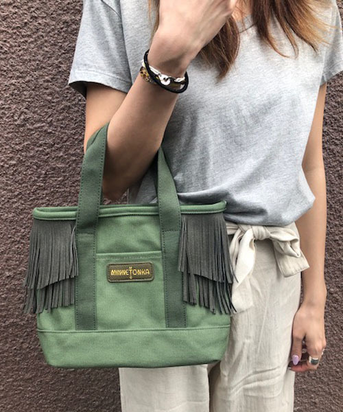 Minnetonka（ミネトンカ）の「【MINNETONKA/ミネトンカ】 CANVAS BAG S / ショルダー付きキャンバスバッグ　（ハンドバッグ・レディース・ベージュ/ネイビー/レッド/カーキ/オフホワイト/ホワイト/ブラック/ブラウン/グレー・FREE）」の7枚目の写真