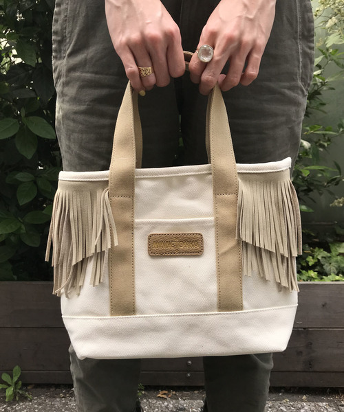 Minnetonka（ミネトンカ）の「【MINNETONKA/ミネトンカ】 CANVAS BAG S / ショルダー付きキャンバスバッグ　（ハンドバッグ・レディース・ベージュ/ネイビー/レッド/カーキ/オフホワイト/ホワイト/ブラック/ブラウン/グレー・FREE）」の2枚目の写真