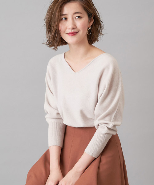 RIVE DROITE（リヴドロワ）の「【洗える】カシミヤVネックドルマンニット（ニット/セーター・レディース・ブラック/ライトベージュ/バイオレット/イエロー・FREE）」の2枚目の写真