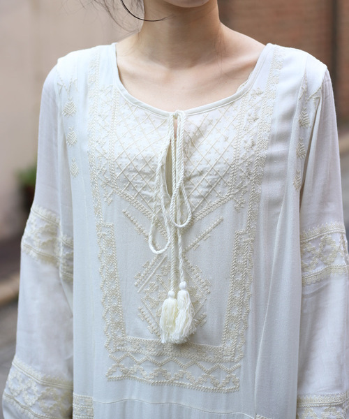 Bou Jeloud（ブージュルード）の「ロング丈が可愛い◆刺繍マキシワンピース（ワンピース・レディース・オフホワイト/レッド/ネイビー・38）」の12枚目の写真