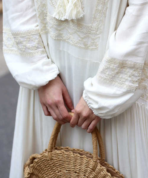 Bou Jeloud（ブージュルード）の「ロング丈が可愛い◆刺繍マキシワンピース（ワンピース・レディース・オフホワイト/レッド/ネイビー・38）」の13枚目の写真