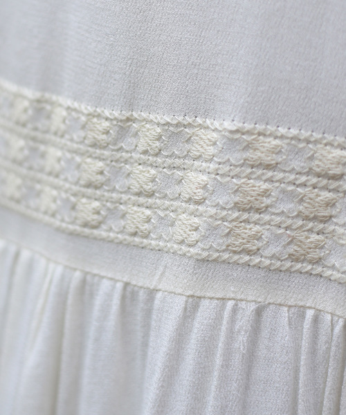 Bou Jeloud（ブージュルード）の「ロング丈が可愛い◆刺繍マキシワンピース（ワンピース・レディース・オフホワイト/レッド/ネイビー・38）」の16枚目の写真