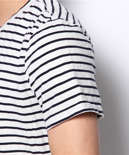 SHIPS（シップス）の「SAVE KHAKI: マリンボーダー TシャツT（Tシャツ/カットソー・メンズ・ネイビー/レッド/コバルトブルー/ダークブルー/オフホワイト/チャコールグレー・SMALL/LARGE/MEDIUM）」の11枚目の写真