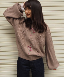 花刺繍ケーブルニットプルオーバー