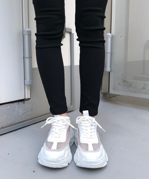 ENVYM（アンビー）の「ＴＲＡＮＳＰＡＲＥＮＴ　ＳＮＥＡＫＥＲＳ（スニーカー・レディース・ホワイト/ブラック・22.5cm/23.5cm/24.5cm）」の7枚目の写真