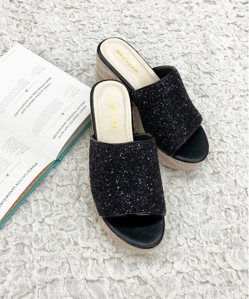 apres jour（アプレジュール）の「キラキラ厚底サンダル【ZOZOTOWN限定アイテム】（サンダル・レディース・ブラック/シルバー/ゴールド・MEDIUM/LARGE/SMALL/X-LARGE）」の2枚目の写真