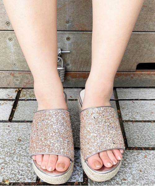 apres jour（アプレジュール）の「キラキラ厚底サンダル【ZOZOTOWN限定アイテム】（サンダル・レディース・ブラック/シルバー/ゴールド・MEDIUM/LARGE/SMALL/X-LARGE）」の11枚目の写真