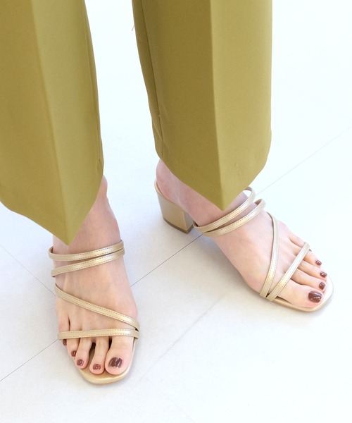 AmiAmi（アミアミ）の「メニーストラップミュールサンダル（サンダル・レディース・ブラック/ベージュ/グリーン/アイボリー/キャメル/シルバー/ゴールド/パイソン・LL/S/M/L）」の7枚目の写真