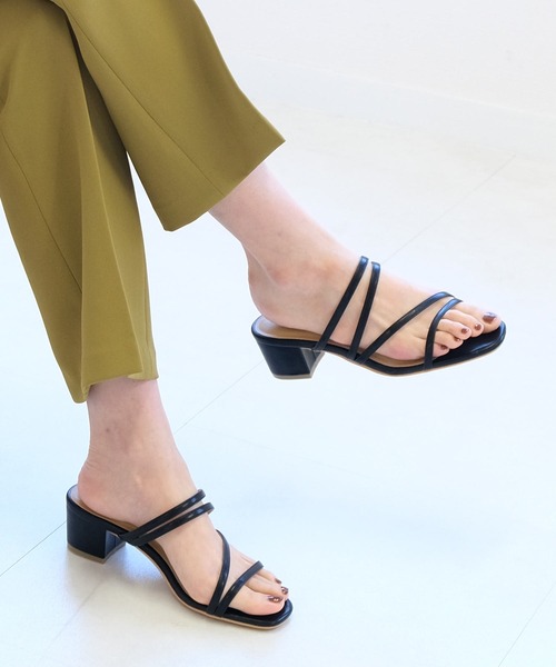 AmiAmi（アミアミ）の「メニーストラップミュールサンダル（サンダル・レディース・ブラック/ベージュ/グリーン/アイボリー/キャメル/シルバー/ゴールド/パイソン・LL/S/M/L）」の2枚目の写真