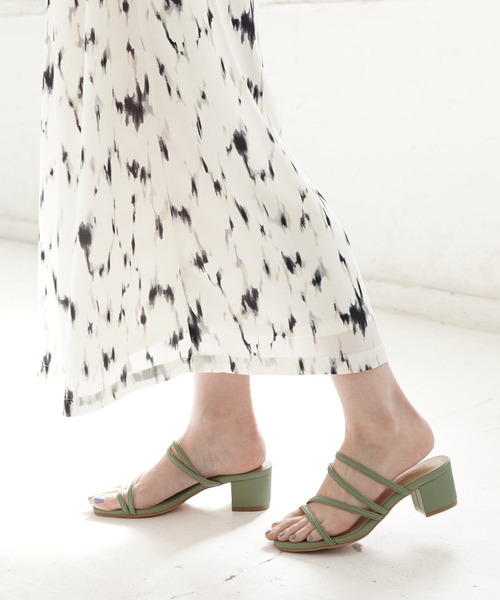 AmiAmi（アミアミ）の「メニーストラップミュールサンダル（サンダル・レディース・ブラック/ベージュ/グリーン/アイボリー/キャメル/シルバー/ゴールド/パイソン・LL/S/M/L）」の21枚目の写真