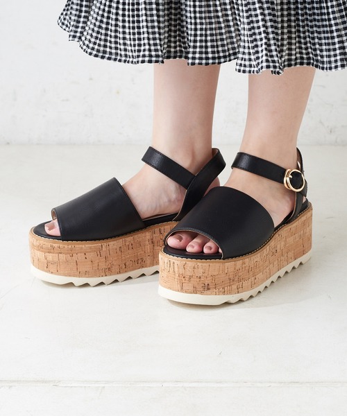 one after another NICE CLAUP（ワンアフターアナザーナイスクラップ）の「厚底フラットコルクサンダル（サンダル・レディース・ブラック/ゴールド/モカ・SMALL/MEDIUM/LARGE）」の2枚目の写真