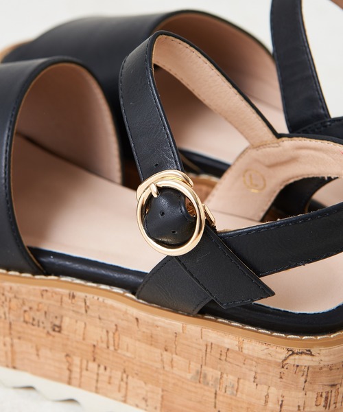 one after another NICE CLAUP（ワンアフターアナザーナイスクラップ）の「厚底フラットコルクサンダル（サンダル・レディース・ブラック/ゴールド/モカ・SMALL/MEDIUM/LARGE）」の9枚目の写真