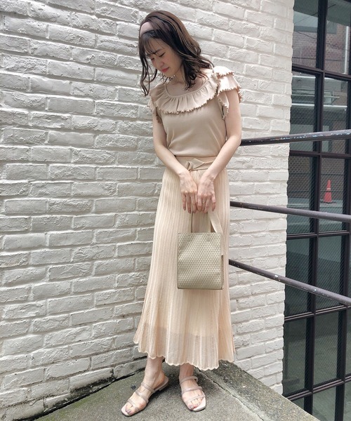 one after another NICE CLAUP（ワンアフターアナザーナイスクラップ）の「Wフリルテレコトップス（Tシャツ/カットソー・レディース・ブラック/ベージュ/オフホワイト/サックスブルー・FREE）」の6枚目の写真