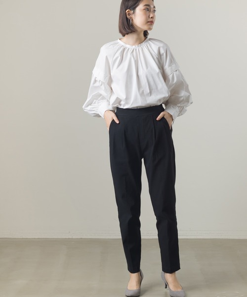 OMNES（オムネス）の「スーパーストレッチツイルタックパンツ　レギュラー＆裏起毛（その他パンツ・レディース・カーキ/アイボリー/ホワイト系その他/ブラック系その他/グレー系その他/ブラウン系その他/ベージュ系その他/グリーン系その他/ブルー系その他/ネイビー/ブラウン/ベージュ/ライトグレー/チャコールグレー/ブラック/グレー系その他2/コーラル/ミント/イエロー/ラベンダー・MEDIUM/LARGE/X-LARGE/SMALL/X-SMALL）」の4枚目の写真