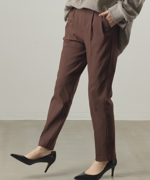 OMNES（オムネス）の「スーパーストレッチツイルタックパンツ　レギュラー＆裏起毛（その他パンツ・レディース・カーキ/アイボリー/ホワイト系その他/ブラック系その他/グレー系その他/ブラウン系その他/ベージュ系その他/グリーン系その他/ブルー系その他/ネイビー/ブラウン/ベージュ/ライトグレー/チャコールグレー/ブラック/グレー系その他2/コーラル/ミント/イエロー/ラベンダー・MEDIUM/LARGE/X-LARGE/SMALL/X-SMALL）」の10枚目の写真