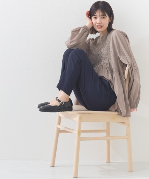 OMNES（オムネス）の「スーパーストレッチツイルタックパンツ　レギュラー＆裏起毛（その他パンツ・レディース・カーキ/アイボリー/ホワイト系その他/ブラック系その他/グレー系その他/ブラウン系その他/ベージュ系その他/グリーン系その他/ブルー系その他/ネイビー/ブラウン/ベージュ/ライトグレー/チャコールグレー/ブラック/グレー系その他2/コーラル/ミント/イエロー/ラベンダー・MEDIUM/LARGE/X-LARGE/SMALL/X-SMALL）」の21枚目の写真