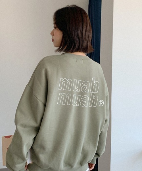 muahmuah(ムーアムーア)の「A'GEM/9 × .kom『muah muah/ムーアムーア』VIVID MUAH LOGO MTM/ ヴィヴィッド MUAH ロゴ MTM スウェットシャツ トレーナー(スウェット・レディース・アイボリー/ブラック/グレー/インディゴブルー/ピンク/ライトグレー/ライトグリーン/ベージュ/カーキ・FREE)」の6枚目の写真