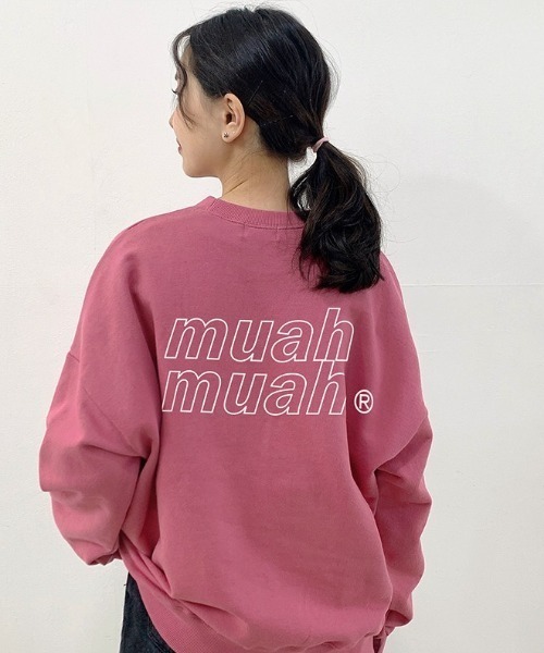 muahmuah(ムーアムーア)の「A'GEM/9 × .kom『muah muah/ムーアムーア』VIVID MUAH LOGO MTM/ ヴィヴィッド MUAH ロゴ MTM スウェットシャツ トレーナー(スウェット・レディース・アイボリー/ブラック/グレー/インディゴブルー/ピンク/ライトグレー/ライトグリーン/ベージュ/カーキ・FREE)」の9枚目の写真