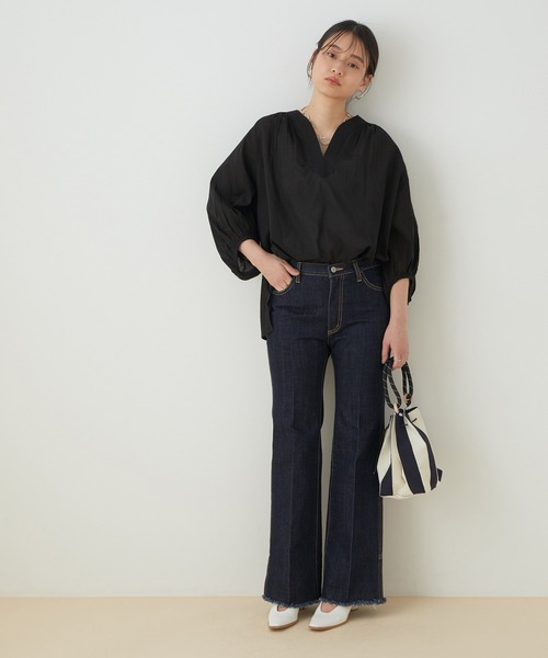 ADAM ET ROPE'（アダムエロペ）の「ステッチワークボリュームブラウス（シャツ/ブラウス・レディース・ホワイト/ブラック/ブルー・FREE）」の10枚目の写真