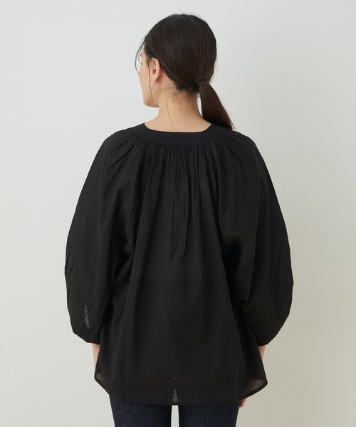 ADAM ET ROPE'（アダムエロペ）の「ステッチワークボリュームブラウス（シャツ/ブラウス・レディース・ホワイト/ブラック/ブルー・FREE）」の13枚目の写真