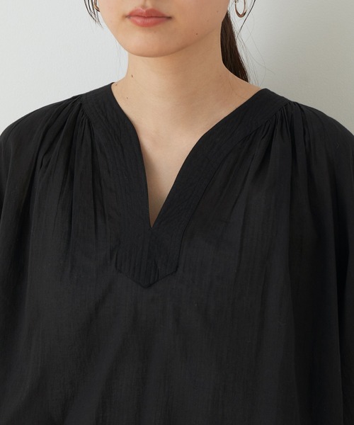 ADAM ET ROPE'（アダムエロペ）の「ステッチワークボリュームブラウス（シャツ/ブラウス・レディース・ホワイト/ブラック/ブルー・FREE）」の11枚目の写真