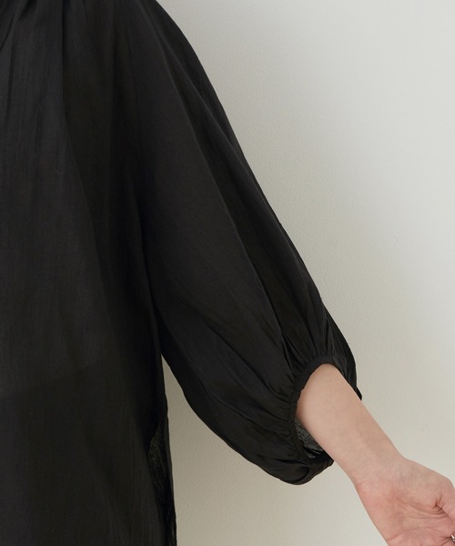 ADAM ET ROPE'（アダムエロペ）の「ステッチワークボリュームブラウス（シャツ/ブラウス・レディース・ホワイト/ブラック/ブルー・FREE）」の5枚目の写真