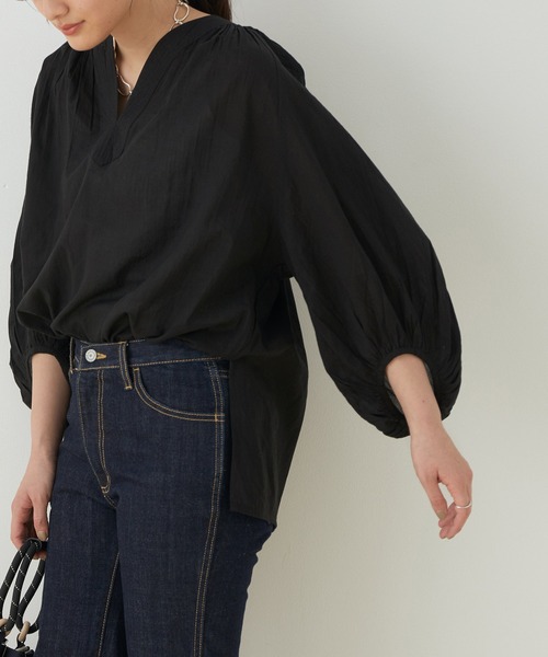 ADAM ET ROPE'（アダムエロペ）の「ステッチワークボリュームブラウス（シャツ/ブラウス・レディース・ホワイト/ブラック/ブルー・FREE）」の9枚目の写真