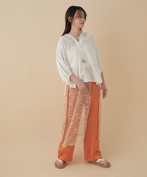 ADAM ET ROPE'（アダムエロペ）の「ステッチワークボリュームブラウス（シャツ/ブラウス・レディース・ホワイト/ブラック/ブルー・FREE）」の14枚目の写真