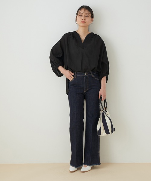 ADAM ET ROPE'（アダムエロペ）の「ステッチワークボリュームブラウス（シャツ/ブラウス・レディース・ホワイト/ブラック/ブルー・FREE）」の12枚目の写真