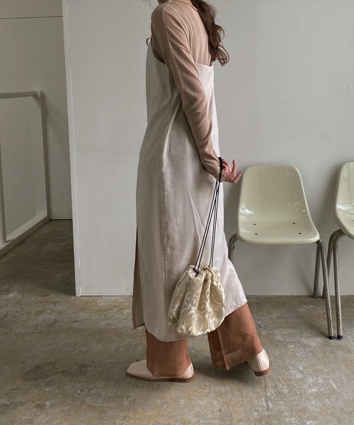 Amiur(エミレ)の「sheer pullover(Tシャツ/カットソー・レディース・ベージュ/オフホワイト/グリーン・FREE)」の6枚目の写真