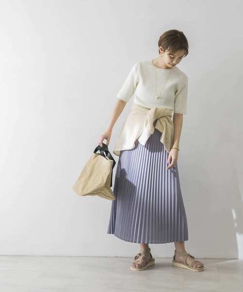 URBAN RESEARCH(アーバンリサーチ)の「レザーライクプリーツロングスカート(スカート・レディース・ブラック/ブルー系その他/ベージュ・FREE)」の21枚目の写真