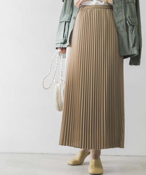 URBAN RESEARCH(アーバンリサーチ)の「レザーライクプリーツロングスカート(スカート・レディース・ブラック/ブルー系その他/ベージュ・FREE)」の18枚目の写真