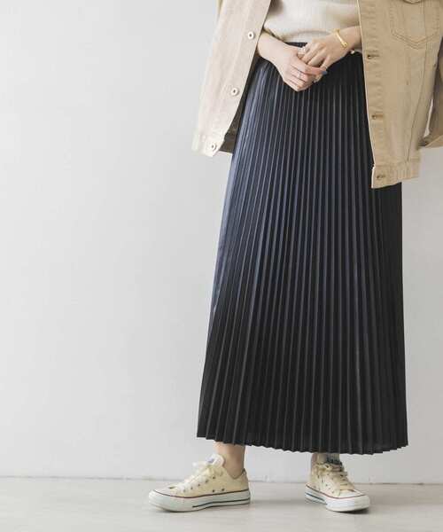 URBAN RESEARCH(アーバンリサーチ)の「レザーライクプリーツロングスカート(スカート・レディース・ブラック/ブルー系その他/ベージュ・FREE)」の16枚目の写真